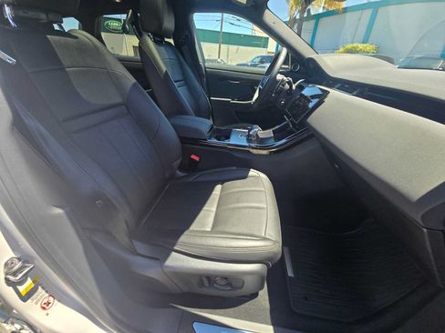 Used 2026 Land Rover Range Rover Evoque Dynamic SE AWD/4WD image 10