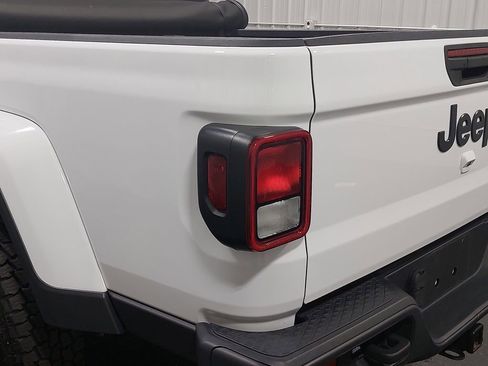 Used 2022 Jeep Gladiator Sport image 34