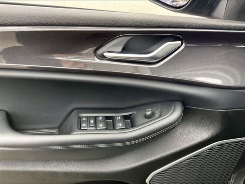 Used 2022 Jeep Grand Cherokee Laredo w/ Luxury Tech Group I image 37