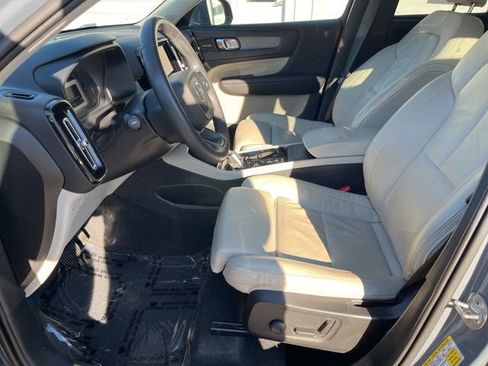 Certified 2023 Volvo XC40 B5 Plus w/ Driver Assist Package image 28