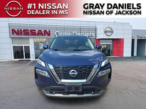 Used 2023 Nissan Rogue SL w/ SL Premium Package FWD image 2