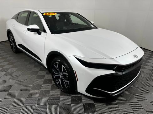 Used 2024 Toyota Crown XLE image 3