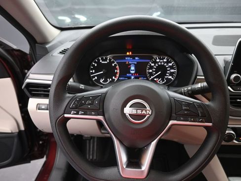 Used 2025 Nissan Altima 2.5 SV FWD image 29