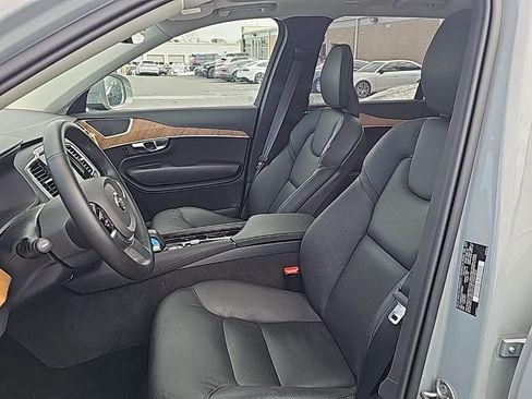 Used 2025 Volvo XC90 B6 Plus image 3