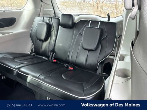Used 2024 Chrysler Pacifica Limited image 14