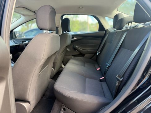 Used 2016 Ford Focus SE w/ SE Power Seat Package FWD image 12