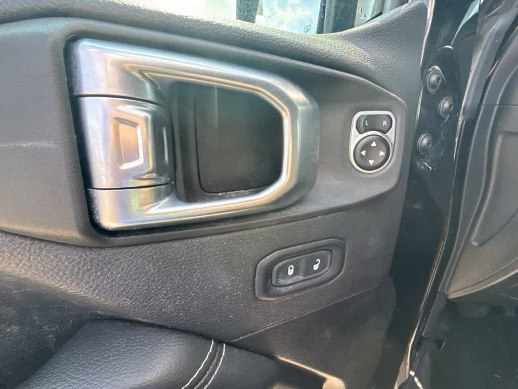 Used 2023 Jeep Wrangler Unlimited Sahara w/ Cold Weather Group AWD/4WD image 18