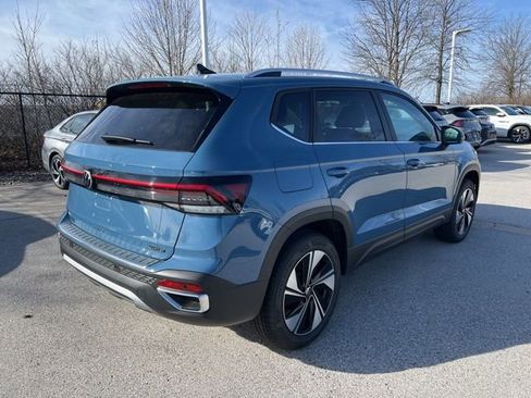 New 2026 Volkswagen Taos SE image 4