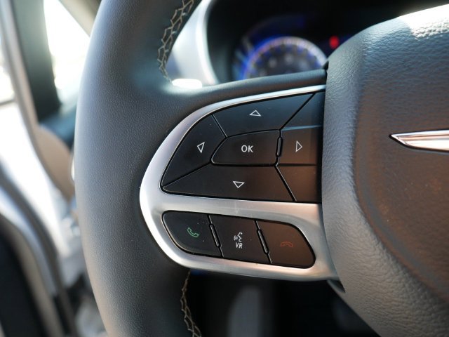 Used 2026 Chrysler Pacifica Limited FWD image 26