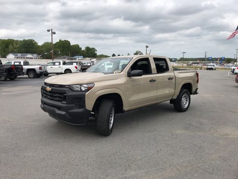 Used 2023 Chevrolet Colorado W/T image 2
