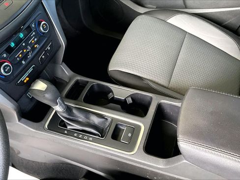 Used 2017 Ford Escape SE w/ Equipment Group 201A FWD image 16