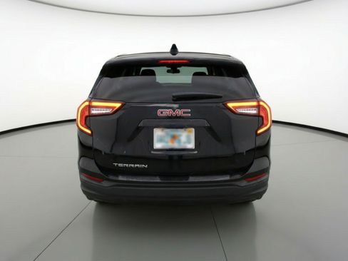 Used 2024 GMC Terrain SLE image 7