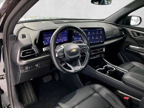 Used 2025 Chevrolet Traverse LT w/ Driver Confidence Package FWD image 14