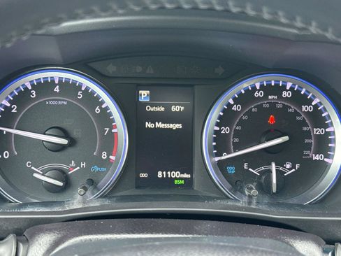 Used 2019 Toyota Highlander XLE w/ Carpet Mat Package (TMS) AWD/4WD image 11