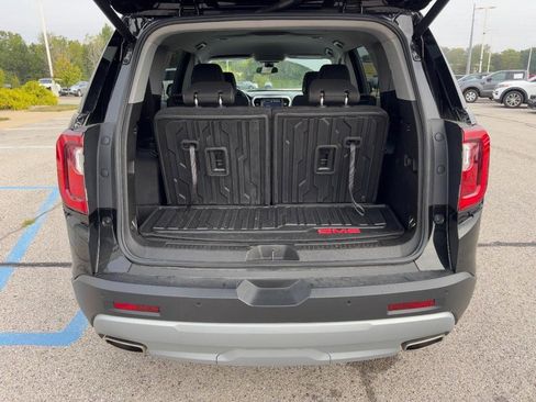 Used 2023 GMC Acadia SLE w/ Driver Convenience Package image 5