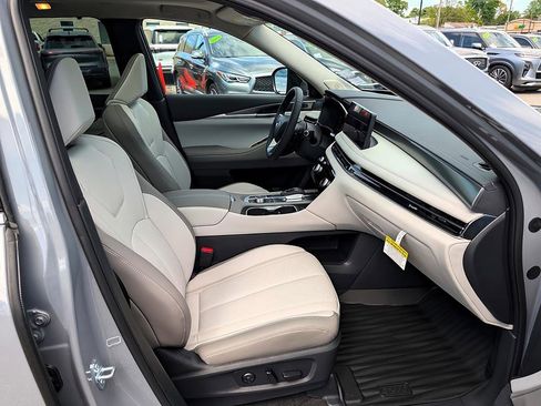 New 2026 INFINITI QX60 Luxe FWD image 21
