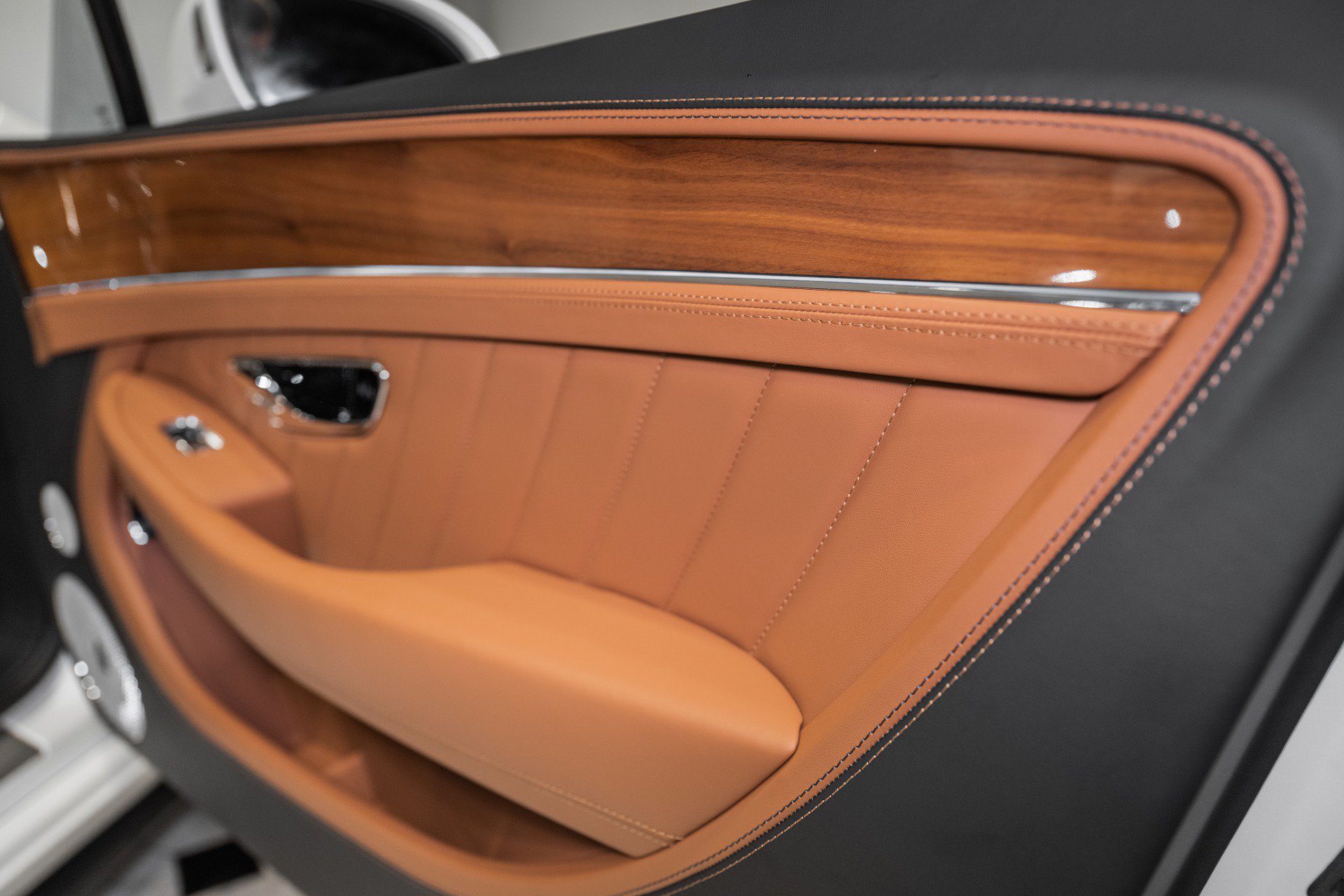 Certified 2024 Bentley Continental GT V8 AWD/4WD image 49