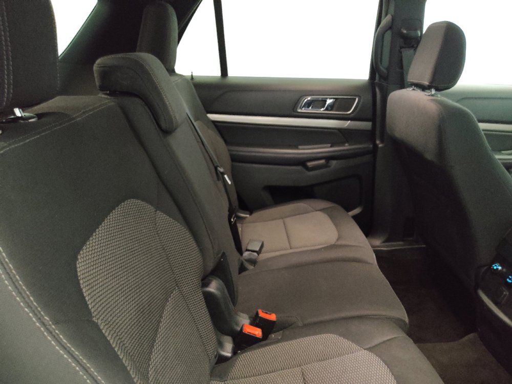 Used 2018 Ford Explorer XLT w/ Equipment Group 201A AWD/4WD image 19