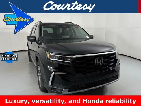 Used 2025 Honda Pilot Elite image 1