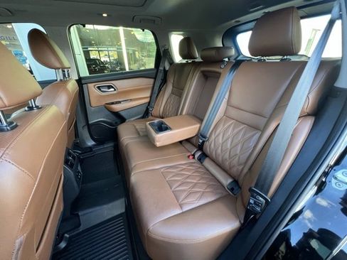 Used 2024 Nissan Rogue Platinum w/ Platinum Premium Package image 18