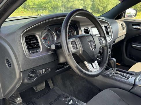 Used 2012 Dodge Charger SE RWD image 2
