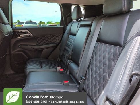 Used 2023 Mitsubishi Outlander SEL AWD/4WD image 26
