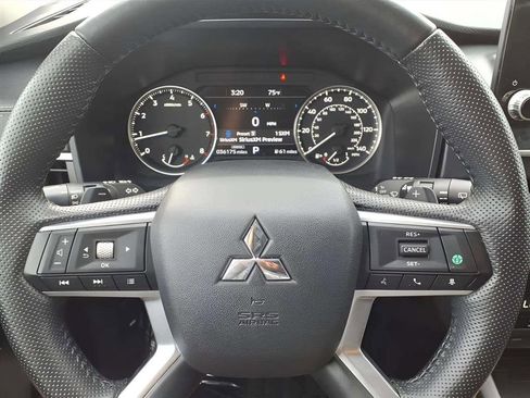 Used 2024 Mitsubishi Outlander SE image 14