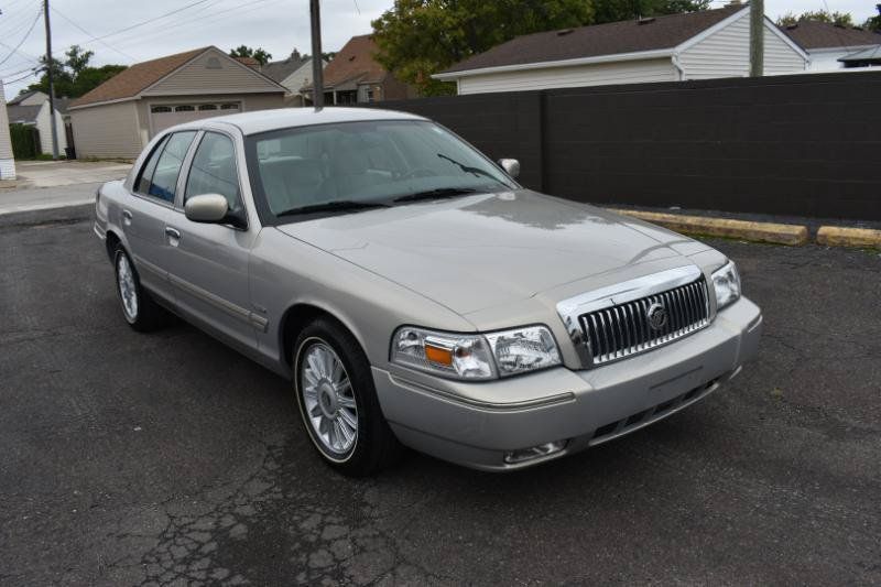 Used 2010 Mercury Grand Marquis LS RWD image 2