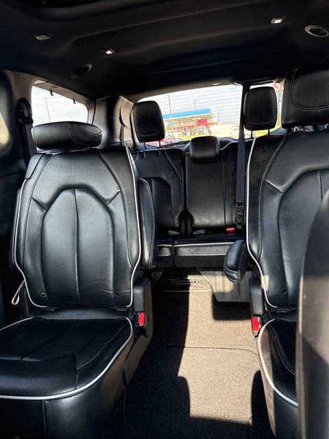 Used 2025 Chrysler Pacifica Limited FWD image 18