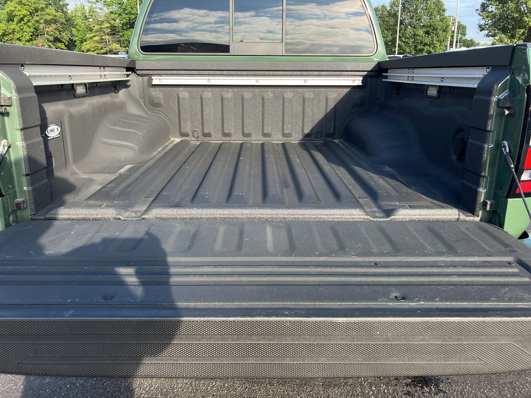 Used 2022 Nissan Frontier SV AWD/4WD image 7
