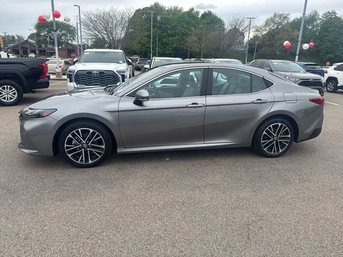 Used 2025 Toyota Camry XLE AWD/4WD image 4