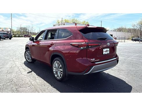 New 2026 Toyota Highlander Platinum AWD/4WD image 5