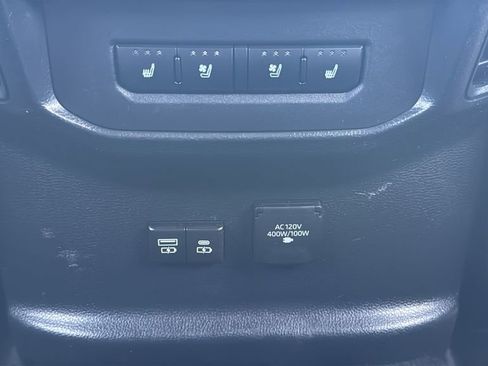 Used 2024 Toyota Tundra Platinum image 17