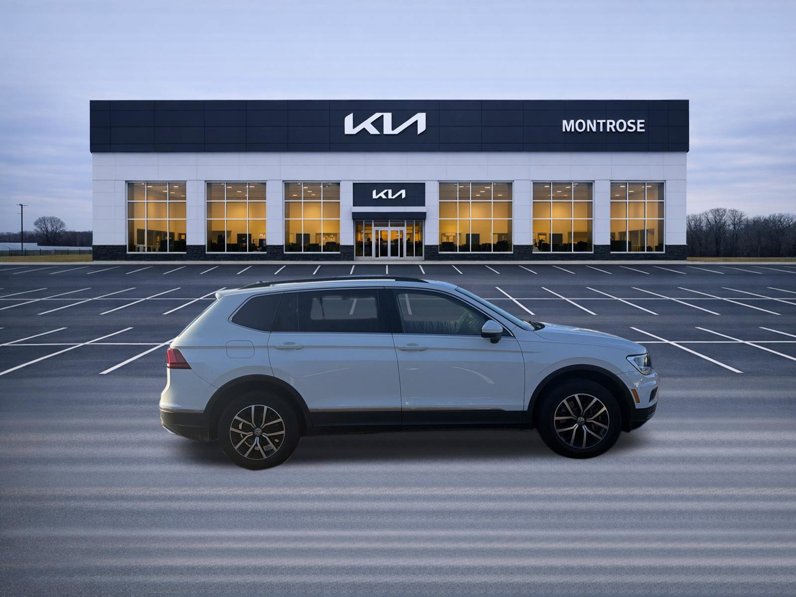 Used 2021 Volkswagen Tiguan SE w/ Panoramic Sunroof Package AWD/4WD image 4