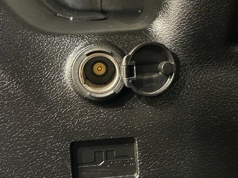 Used 2021 Jeep Wrangler Unlimited Sahara AWD/4WD image 32