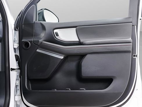 Used 2025 Ford Expedition Active image 41