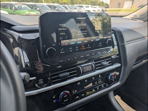 Used 2025 Nissan Pathfinder Platinum w/ Cargo Package FWD image 17