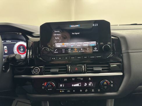 Used 2024 Nissan Pathfinder Platinum image 41