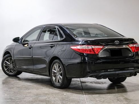 Used 2017 Toyota Camry SE image 14