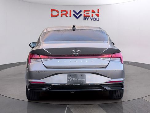 Used 2023 Hyundai Elantra Limited image 4