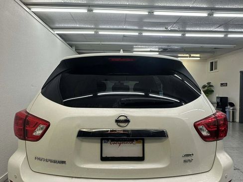 Used 2020 Nissan Pathfinder SV image 36