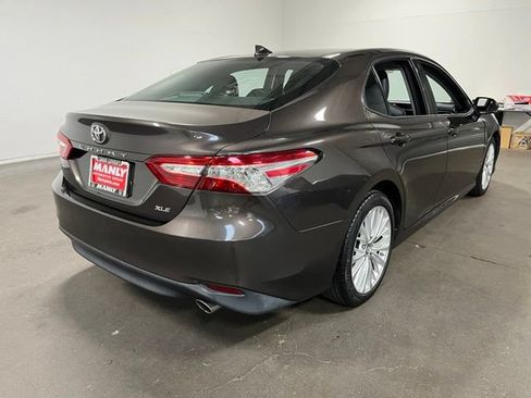 Used 2018 Toyota Camry XLE w/ Audio Package FWD image 3