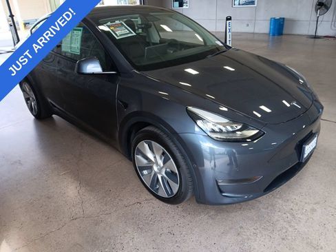 Used 2022 Tesla Model Y Long Range AWD/4WD image 2