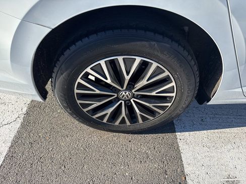 Used 2019 Volkswagen Jetta SE image 11