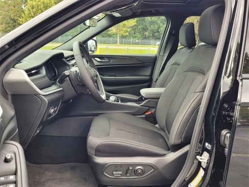 New 2025 Jeep Grand Cherokee Laredo X w/ Luxury Tech Group I image 10