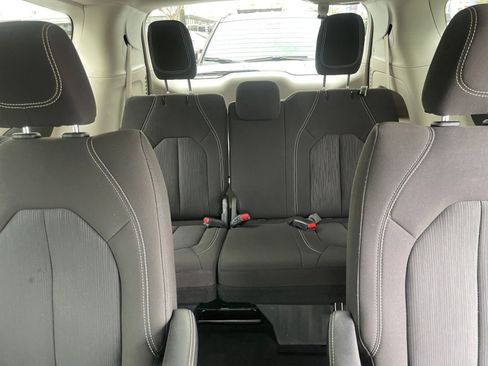 Used 2023 Chrysler Voyager LX image 30