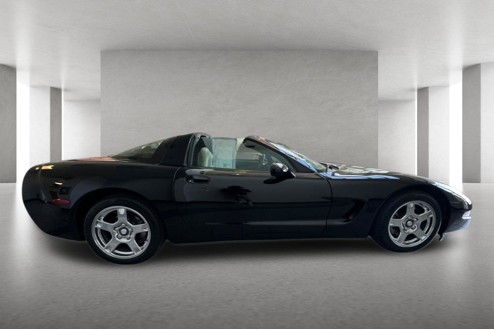 Used 1997 Chevrolet Corvette Coupe RWD image 3