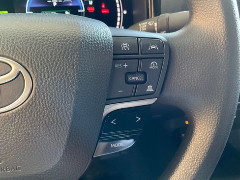 Used 2025 Toyota Camry LE image 14