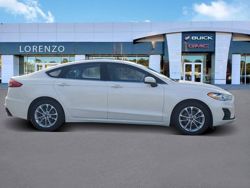Used 2019 Ford Fusion SE image 4