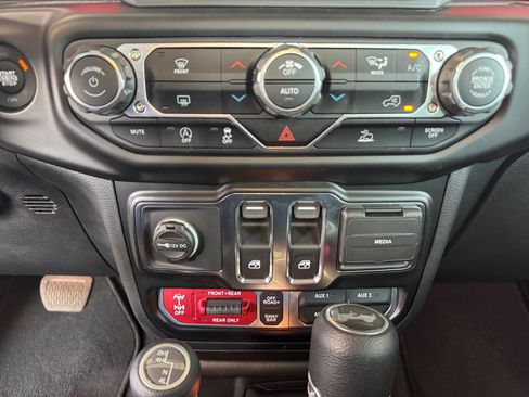 Certified 2022 Jeep Wrangler Rubicon AWD/4WD image 18